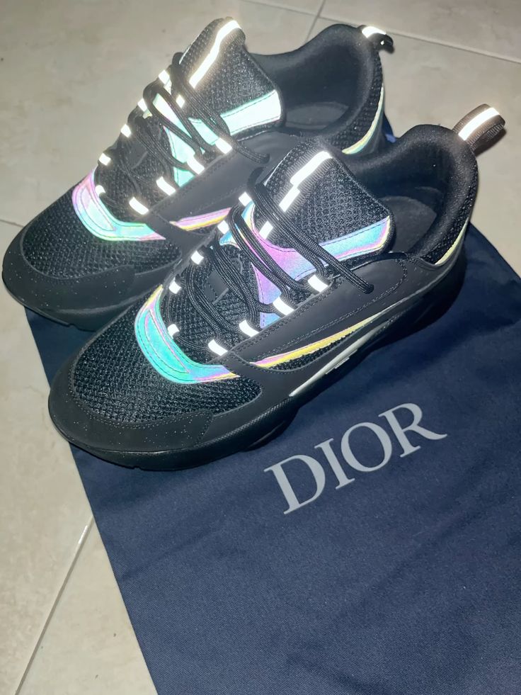 Dior B22